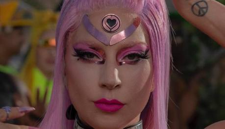 Lady Gaga y DaBaby siguen liderando las listas de ventas británicas Número 1 de Lady Gaga