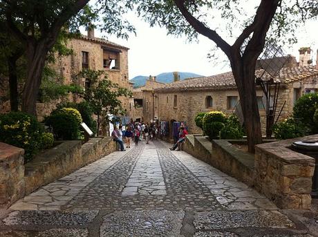 turismo de cercanía en Girona calle de Pals