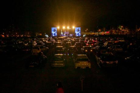 Un concierto en un autocine no es un concierto: sintonizas pero no conectas Un concierto en un autocine no es un concierto: sintonizas pero no conectas