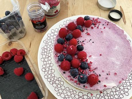 yogurt mousse cake tarta mousse tarta facil tarta de yogur tarta de mousse de frutas tarta de frambuesas tarta de arándanos soft cake raspberry mousse pretty cake no bake mousse cake fancy cake easy dessert easy cake blueberry mousse cake blueberry mousse  