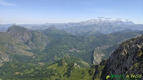RUTA al TIATORDOS desde PENDONES, CASO Vista hacia los Picos de Europa, Carriá y Pierzu desde el Tiatordos