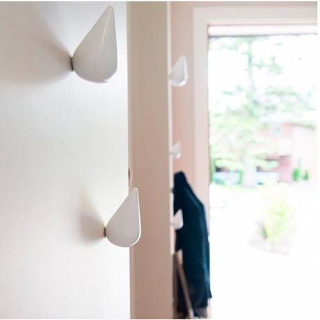 wood design scandinavian design percheros pequeños percheros minimales percheros de madera percheros de diseño nórdico percheros de diseño escandinavo percheros de diseño percheros daneses. dansk design nordic design hooks for hanging clothes danish design  