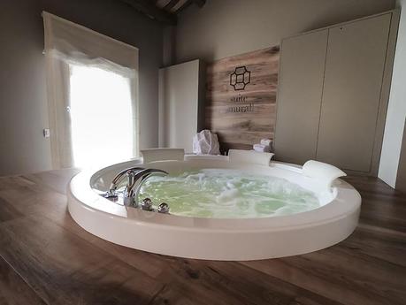 TOP GRAN SELECCIÓN: 10 Suites con Jacuzzi deluxe…¿Relax o Romanticismo?