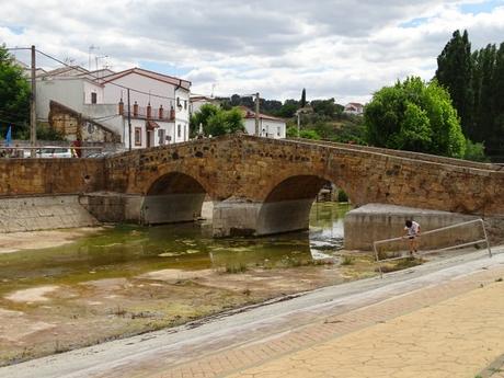 Nacimiento y Cascadas de Huéznar: Una de las mejores rutas de senderismo para hacer con niños en Sevilla.