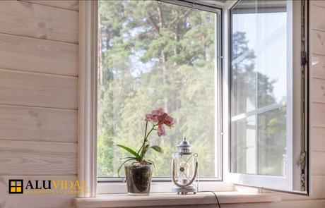 Aluvidal recomienda instalar mosquiteras en las puertas y ventanas del hogar