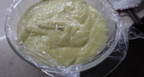 Coca de San Juan con Thermomix ® Reservar la crema tapada con papel film