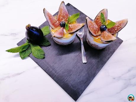 Vasitos de yogur griego con brevas Vasitos de yogur griego con brevas