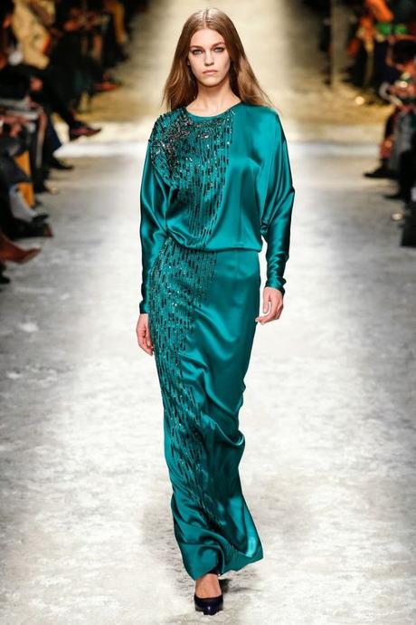 El color verde esmeralda nunca pasa de moda Pantone 17-5641 Verde Esmeralda vestido