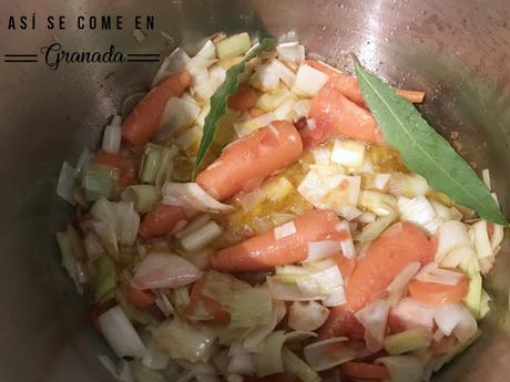 Crema de lentejas con tuile de pimiento y huevo poché Crema de lentejas con tuile de pimiento y huevo poché