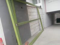 Fabricación de puertas corredizas de garaje con paneles de acero galvanizado Prima Innova