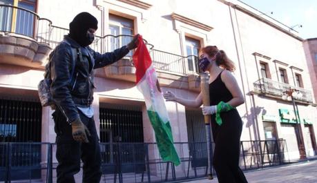 Quema de bandera en el Congreso fue preparado por infiltrados:activistas