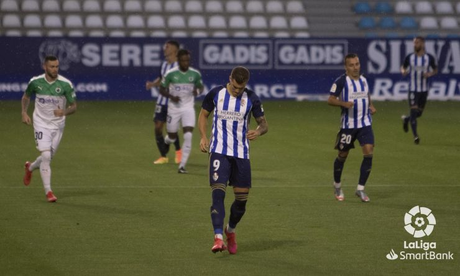 Ponferradina – Racing, el equipo de Bolo tuvo que pisar el acelerador para recuperar un punto ante el Racing de Santander