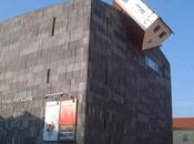 ¿Diferente museo mismo collar?