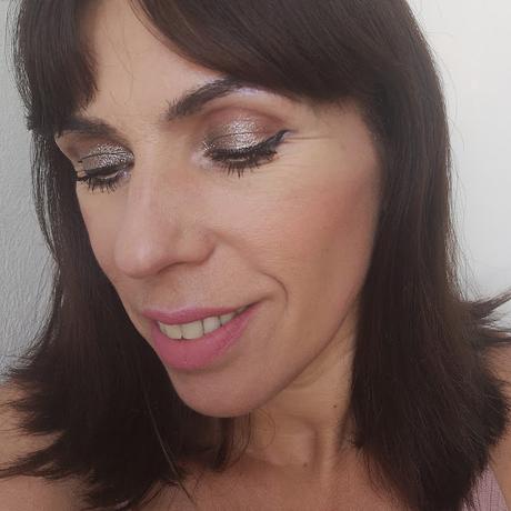 Reseña de la paleta Platinum (Cuttie Palette) de Nabla: Info, swatches y 3 looks con ella Reseña de la paleta Platinum (Cuttie Palette) de Nabla: Info, swatches y 3 looks con ella