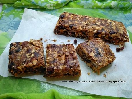 BARRES ÉNERGÉTIQUES AU BEURRE D’ARACHIDES ET AUX DATTES / PEANUT BUTTER AND DATES ENERGY BARS / BARRAS ENERGÉTICAS DE MANTEQUILLA DE MANÍ Y DÁTILES / حلوى الطاقة بزبدة الفول السوداني و التمر BARRES ÉNERGÉTIQUES AU BEURRE D’ARACHIDES ET AUX DATTES / PEANUT BUTTER AND DATES ENERGY BARS / BARRAS ENERGÉTICAS DE MANTEQUILLA DE MANÍ Y DÁTILES / حلوى الطاقة بزبدة الفول السوداني و التمر