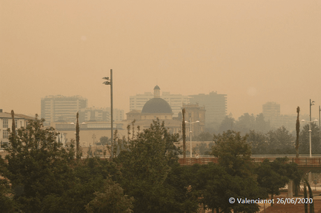 Valencia, bajo el humo y la ceniza.