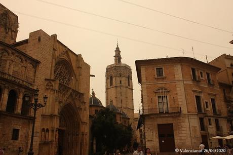 Valencia, bajo el humo y la ceniza.