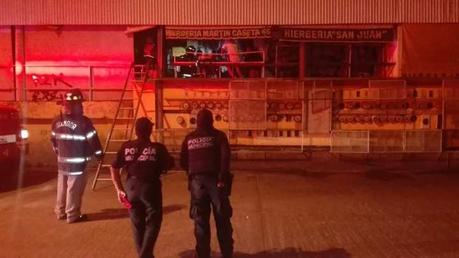 Se incendia local del Mercado República
