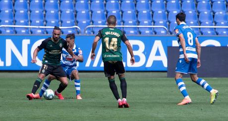 ‘As meigas’ aparecen en tiempo de descuento y desbaratan un impecable partido de la Deportiva (2-1)