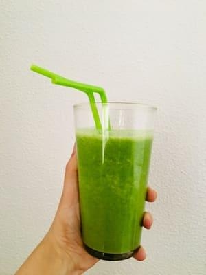 3 recetas de smoothies para niños smoohie-espinacas-niño