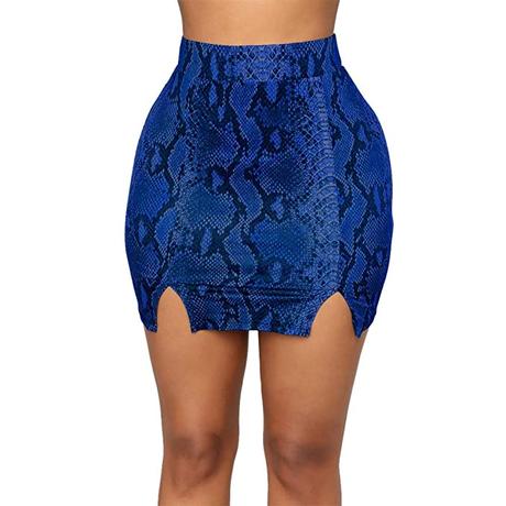 Faldas Debajo De La Mesa