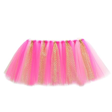 Faldas Debajo De La Mesa