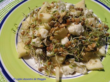 ENSALADA DE BROTES CON MANZANA, QUESO Y NUECES #ASALTABLOGSINVISIBLE