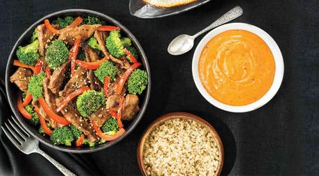 Salteado de ternera con salsa asiática de maní Salteado de ternera con salsa asiática de maní