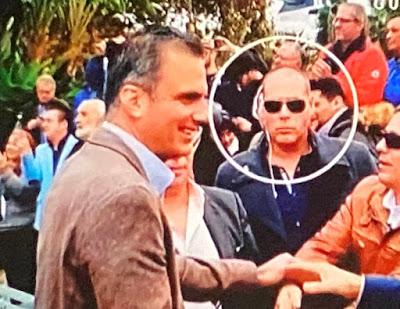 - Oda a la vejez en tiempos de covid-19.  - Los 269.000 dólares pagados por Cusí para el viaje de Félix VI y Letizia en su luna de miel.  - Dos felipes, dos silencios, y el PSOE no quiere matar al padre.