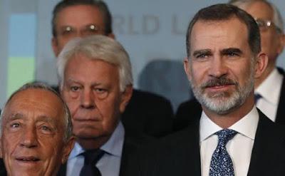 - Oda a la vejez en tiempos de covid-19.  - Los 269.000 dólares pagados por Cusí para el viaje de Félix VI y Letizia en su luna de miel.  - Dos felipes, dos silencios, y el PSOE no quiere matar al padre.