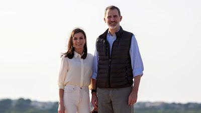 - Oda a la vejez en tiempos de covid-19.  - Los 269.000 dólares pagados por Cusí para el viaje de Félix VI y Letizia en su luna de miel.  - Dos felipes, dos silencios, y el PSOE no quiere matar al padre.