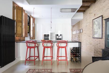 ventanas de madera piso barcelona suelo hidráulico Reformas Barcelona puertas de madera originales moderno tradición decoración mediterranean architecture estilo nórdico estilo mediterráneo diseño español decoración pisos tradicionales decoración pisos barcelona decoración interiores decoración costa española contraventanas madera barcelona reno baldosa hidraulica  