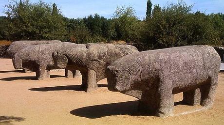 Turismo de cercanía en Ávila turismo de cercanía en Ávila, toros de guisando en Tiemblo