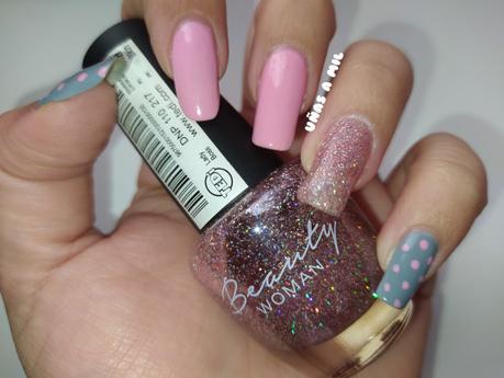 Diseño de uñas sencillo y elegante en rosa y gris con puntos/lunares Diseño de uñas sencillo y elegante en rosa y gris con puntos/lunares