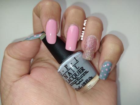 Diseño de uñas sencillo y elegante en rosa y gris con puntos/lunares