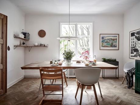 wood countertop white and green kitchen two colors kitchen scandinavian kitchen nordic kitchen hardwood floor kitchen encimera de madera design kitchen cocina nórdica cocina mezcla de estilos cocina luminosa cocina de dos colores cocina de color cocina comedor cocina blanca y verde  