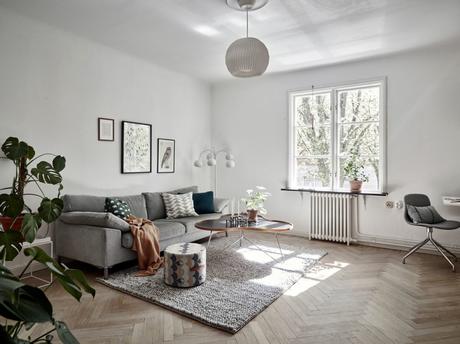 wood countertop white and green kitchen two colors kitchen scandinavian kitchen nordic kitchen hardwood floor kitchen encimera de madera design kitchen cocina nórdica cocina mezcla de estilos cocina luminosa cocina de dos colores cocina de color cocina comedor cocina blanca y verde  