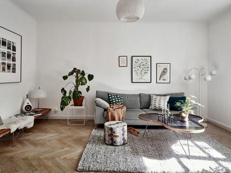 wood countertop white and green kitchen two colors kitchen scandinavian kitchen nordic kitchen hardwood floor kitchen encimera de madera design kitchen cocina nórdica cocina mezcla de estilos cocina luminosa cocina de dos colores cocina de color cocina comedor cocina blanca y verde  