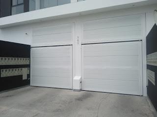 Fabricación de puertas batientes de garaje con paneles Prima Innova