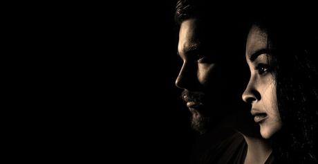 Decadencia más allá de los confines ocultos de los camellos y elefantes