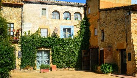 Turismo de cercanía en Barcelona turismo de cercanía en Barcelona, fachada de Peratallada