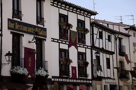 Turismo de cercanía en Burgos turismo de cercanía en Burgos, fachadas de Covarrubias