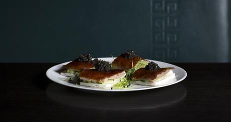 food-shanghai-restaurant-hakkasan-peking-duck-with-caviar-plated