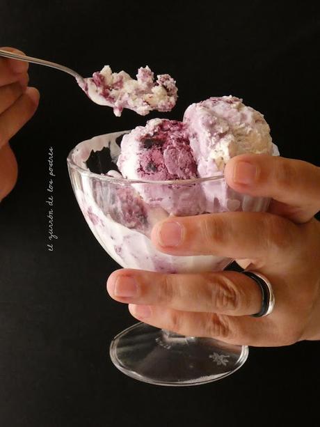 Helado de Queso y Arándanos Helado de Queso y Arándanos