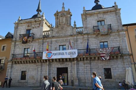 El mercado templario de Ponferrada ya recibe a sus visitantes con medidas sanitarias para los visitantes