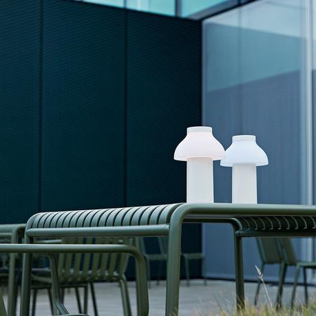 scandinavian design rechargeable lamp portable lamp outdoors lamp outdoors decor lámparas recargables lámparas de diseño lámparas portátiles lámparas de exterior HAY dk HAY design lamps diseño nórdico diseño escandinavo diseño danés danish lamps danish design  