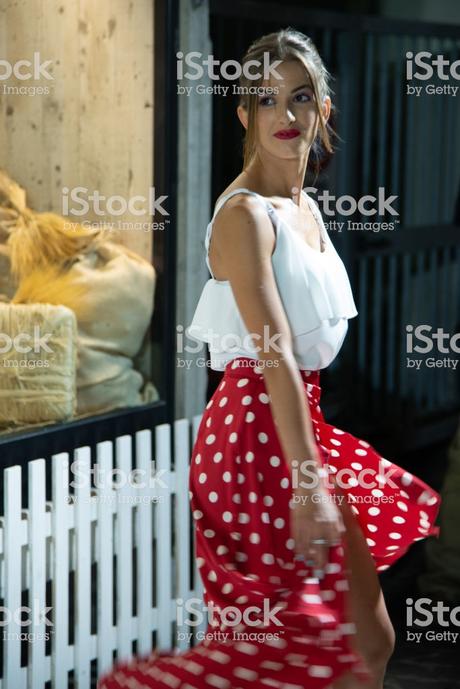 Falda Roja Con Lunares Blancos