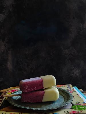 Helado de cheesecake y cerezas Helado de cheesecake y cerezas