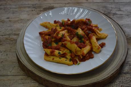 Garganelli con salsa Amatriciana (Pasta fresca paso a paso)