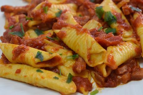 Garganelli con salsa Amatriciana (Pasta fresca paso a paso)